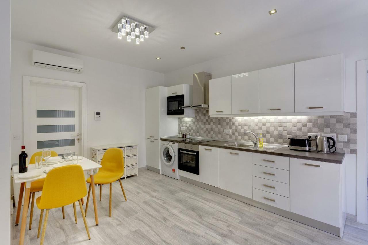 Splendid Apartment, Steps Away From The Sea Sliema Ngoại thất bức ảnh