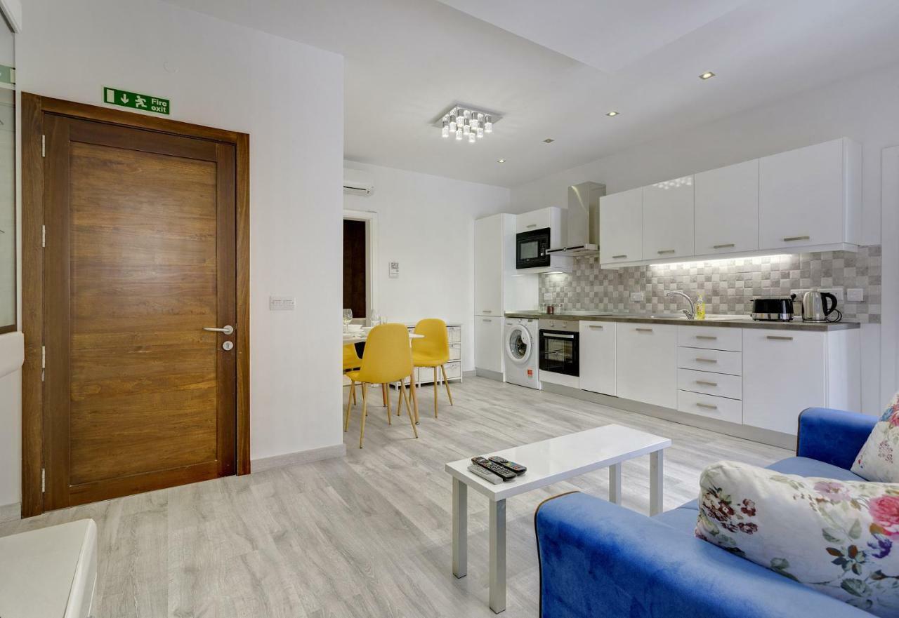 Splendid Apartment, Steps Away From The Sea Sliema Ngoại thất bức ảnh