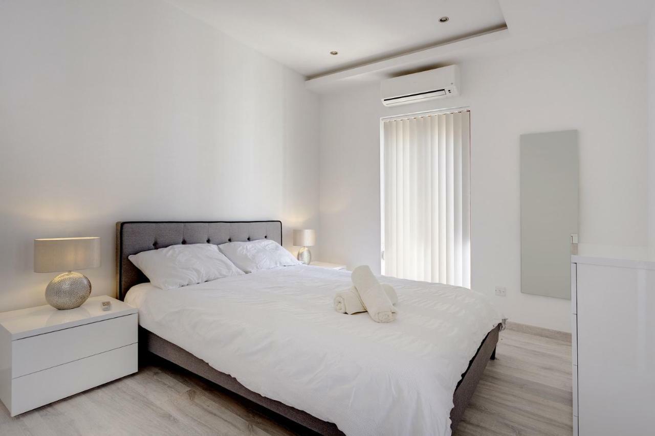 Splendid Apartment, Steps Away From The Sea Sliema Ngoại thất bức ảnh