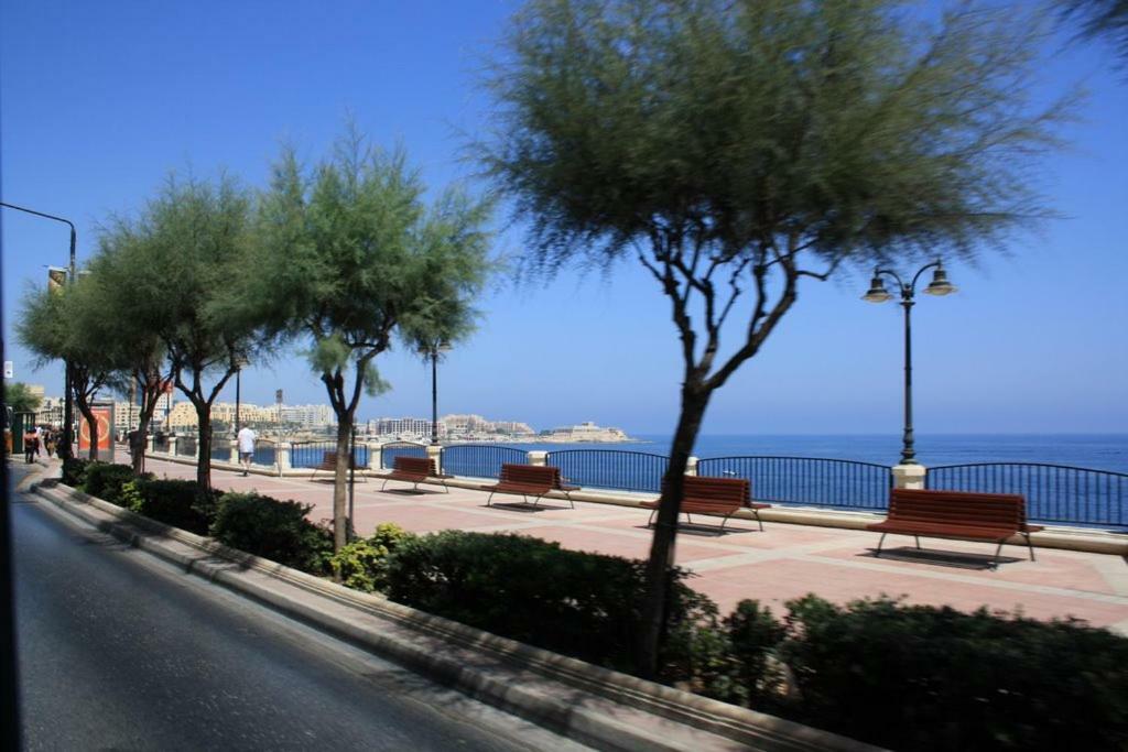 Splendid Apartment, Steps Away From The Sea Sliema Ngoại thất bức ảnh